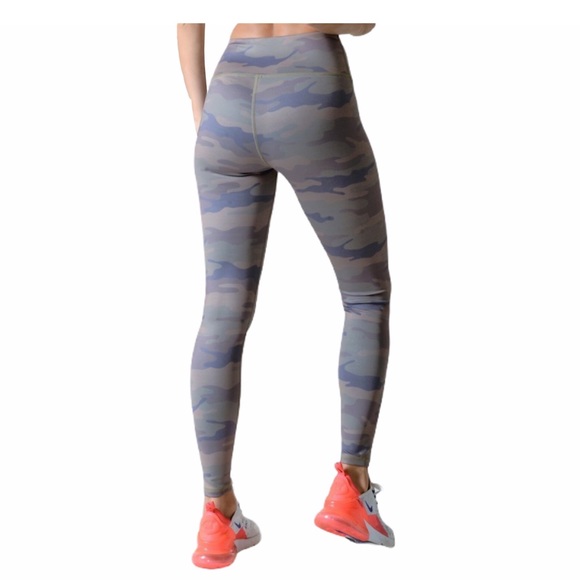 YELETE Camouflage Yoga Pants / Activewear - Picture 6 of 9